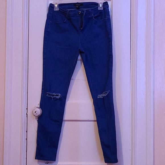 Ripped Jean - Picture 2 of 4